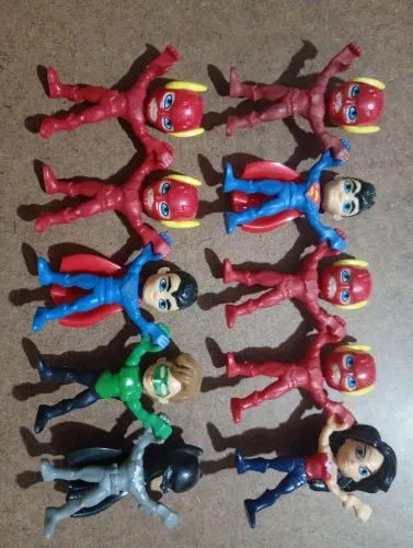 Bonecos liga da justiça Kinder ovo