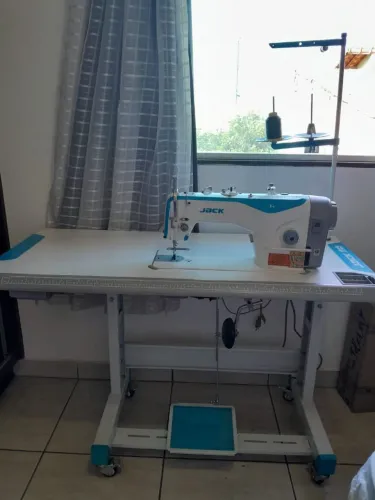 Máquina de costura profissional - Jack F4 eletrônica industrial