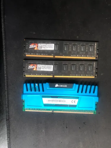 3 pentes de memória Ram 8GB DDR3 1600Mhz