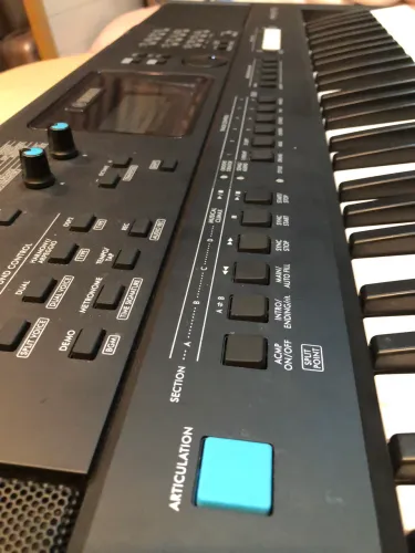 VENDO TECLADO YAMAHA PSR E473 Impecável