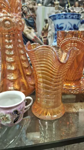 Vaso pequeno tornasolado/carnival glass 12 cm perfeito estado de