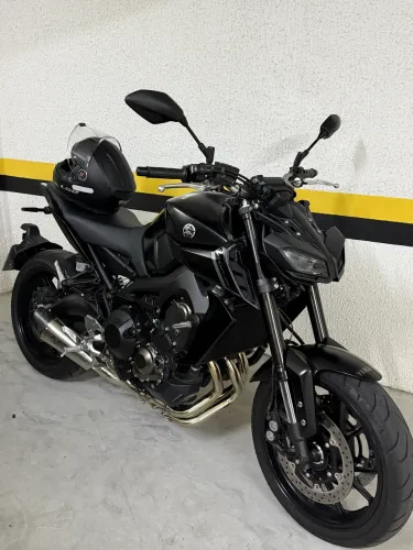 MT-09 preta NOVA