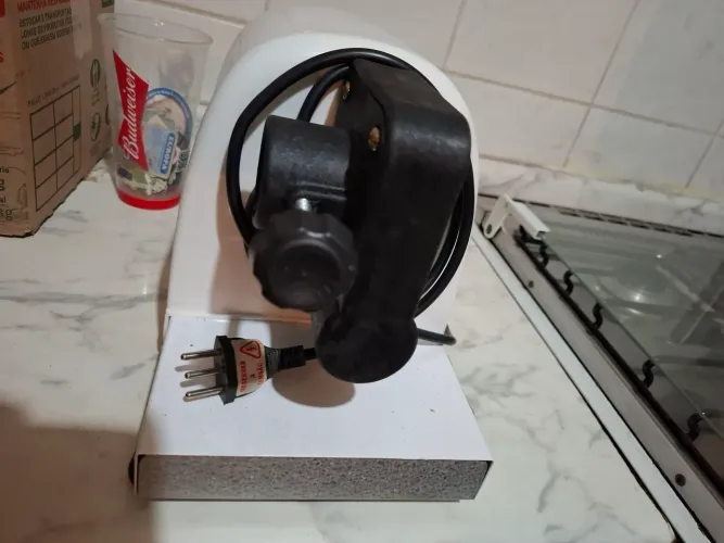 Moedor de carne eletrico caseiro semi novo, venda