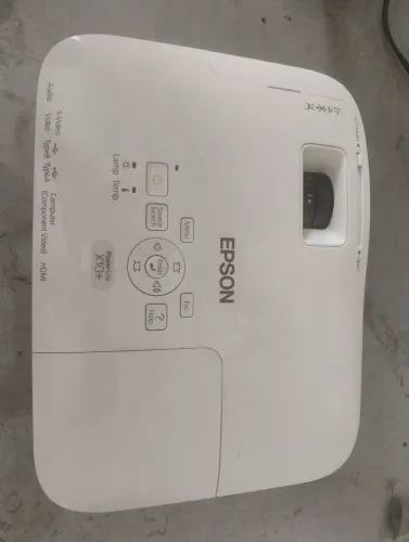 Vendo data show Epson x10 com HDMI faltando a lâmpada
