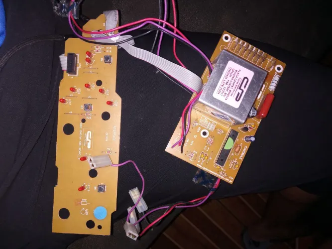 Placa eletrônica de lavadora da marca Brastemp modelos BWC07A e BWC08A.
