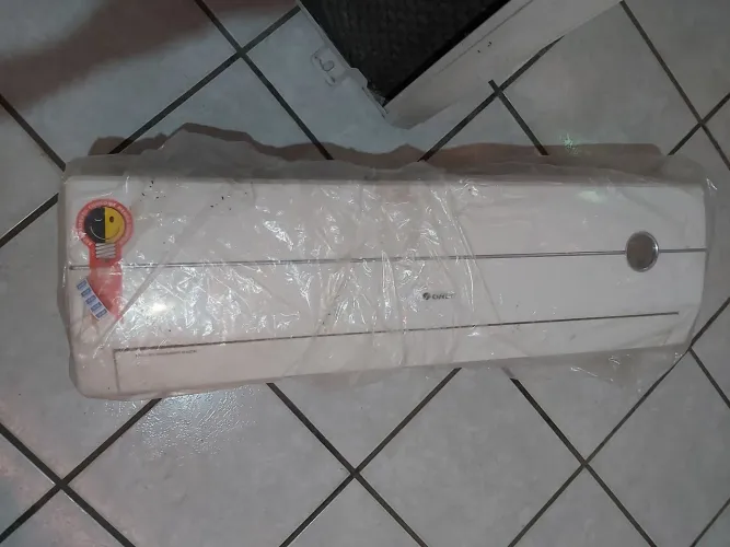 Ar-condicionado Gree 18.000BTUS. Usado apenas 1 ano. Está em perfeito estado