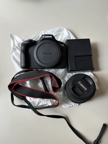 (Novo e nunca usada) Kit Câmera Canon EOS R100 com Lente RF-S 18-45mm