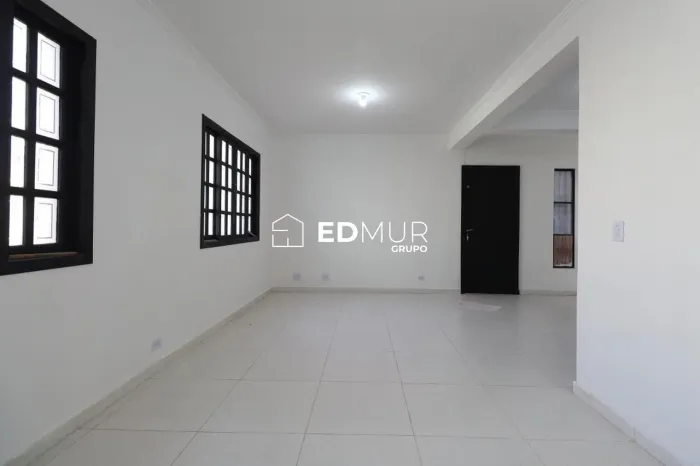 SOBRADO para ALUGUEL com 129m² no bairro Vila Eldízia com 3 quartos e 2 vagas. Santo André