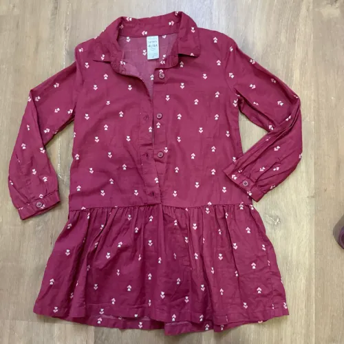 3 Vestidos infantil GAP e Carters tamanho 4