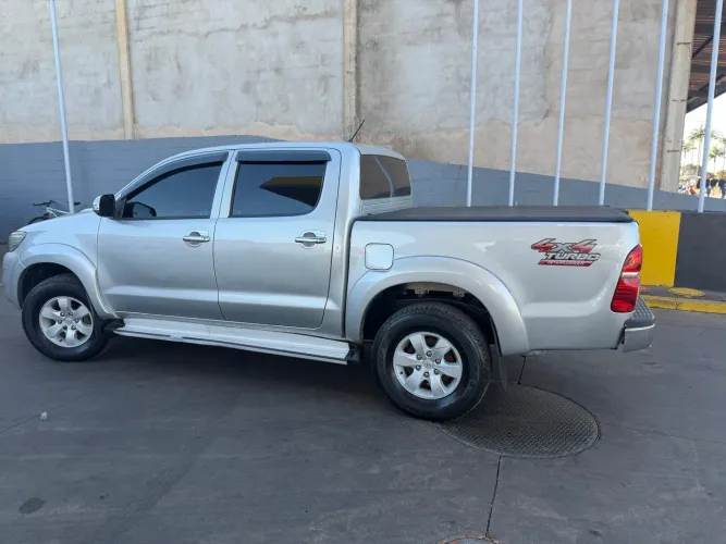 Toyota Hilux CD SRV D4-d 4X4 3.0 TDI Diesel AUT 2013