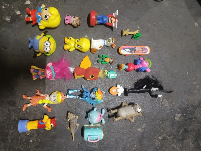 Vários brinquedos 