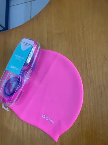 Óculos e touca  para natação 