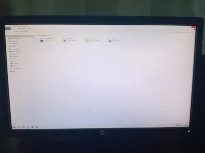 Monitor de 22 Polegadas COM DETALHES NA TELA, 180,00