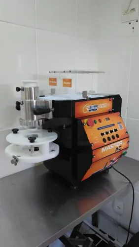 Máquina de salgados e doces Inter laser semi nova na garantia