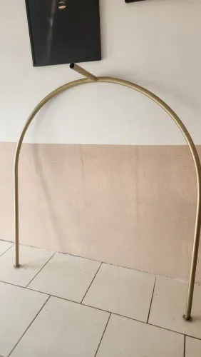 Vendo provador dourado com cortina 