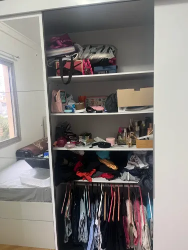 Guarda roupa de casal 3 portas com espelho na porta central