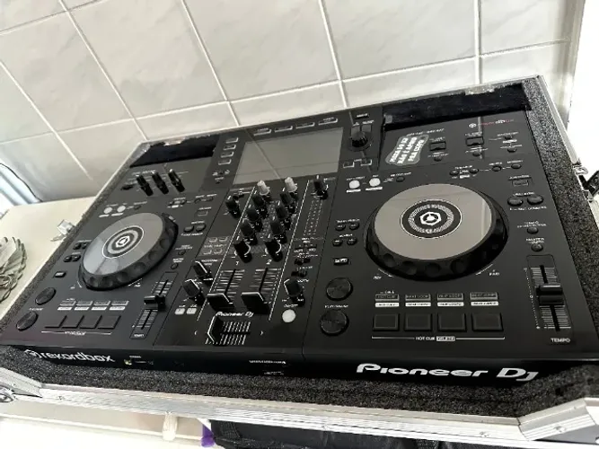 XDJ RR + Hardcase nova