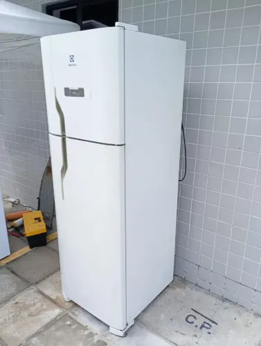 Geladeira Eletrolux Frost Free Toda Original 