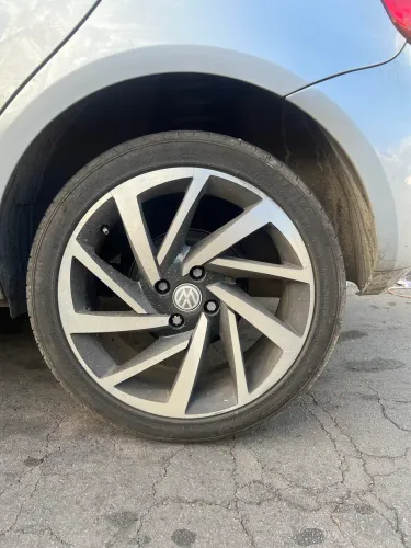 Rodas aro 17 do Polo TSI 4 furos