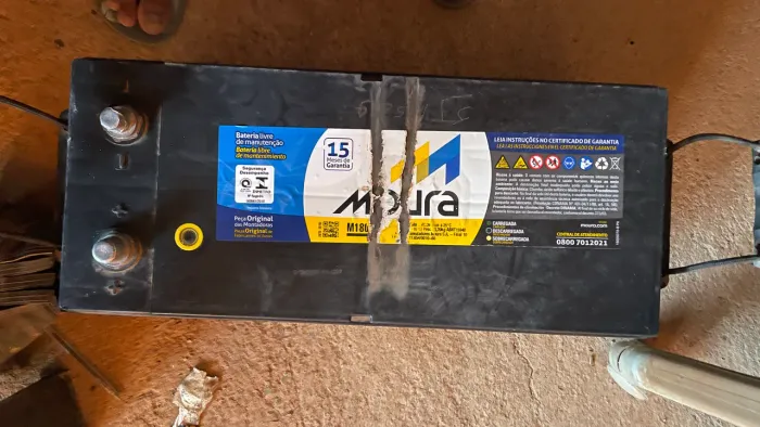 Bateria de caminhão Moura 180 amperes