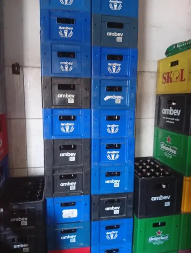  Vendo 40 caixas de litrinho, 25 de litrão 15.00 cada e 15 caixas de 600 ml 20.00 cada z