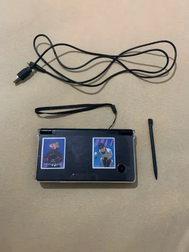 Nintendo DSi desbloqueado com case e cabo de carregamento
