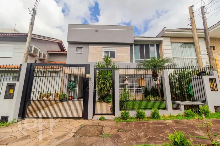 Casa à venda em Mário Quintana com 200 m², 3 quartos, 1 suíte, 2 vagas