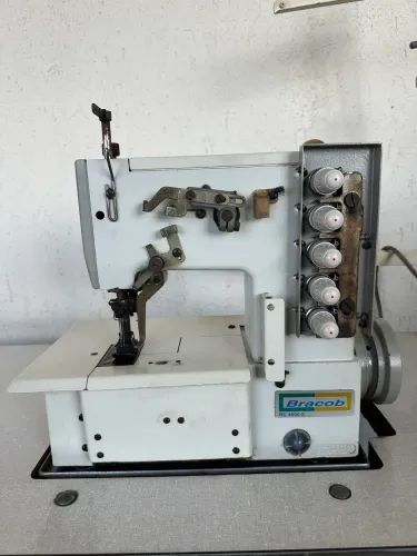 Máquina de costura colarete