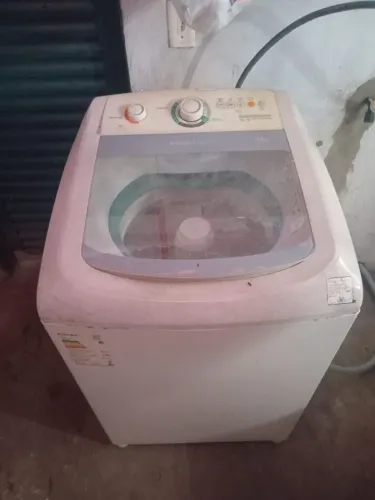 Vende-se máquina de lavar consul 10kg funcionando perfeitamente.whats: *87