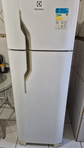 Vendo Geladeira Electrolux Dúplex Defront 260L R$599.00