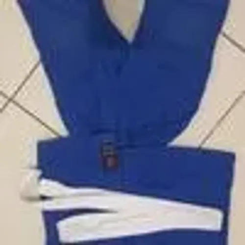Quimono judô infantil azul com faixa branca
