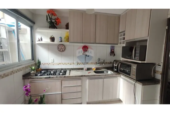 Casa à venda com 2 quartos sendo 1 suítes, 2 vagas cobertas, 118m² no Sumarezinho
