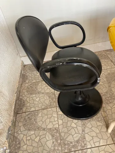 Cadeira para salão sem encosto de cabeça,não faço entrega e nem envio! *