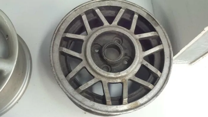 Roda aro 13 VW Gol Gt Preta com diamantado 4x100 jogo