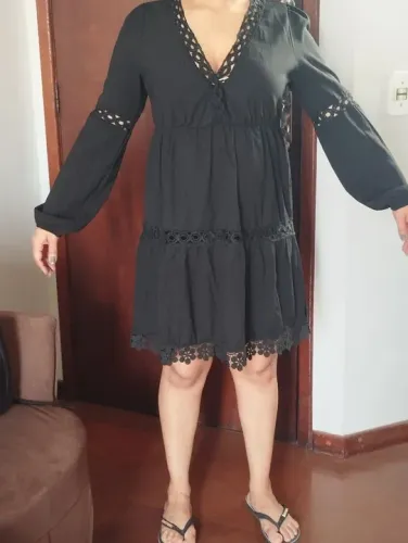 vestido curto médio com recortes manga longa preto boho elástico no punho evasê amplo bata