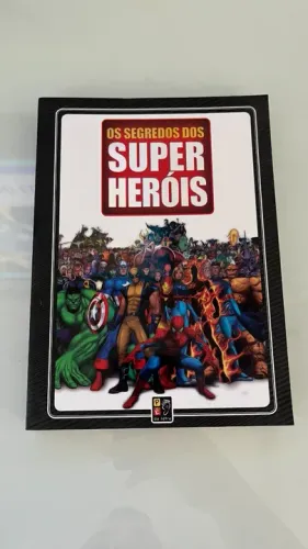 Livro Os Segredos dos Super-Heróis - Marvel Comics, DC e História