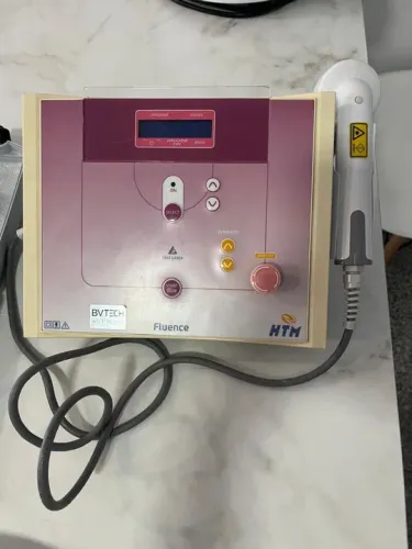 Aparelho de Fototerapia Fluence - LED e LASER - Novo