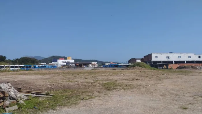 Terreno com 12.000m² - À venda em Canasvieiras.