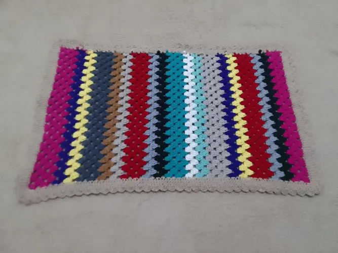 Tapete de crochê, colorido.
