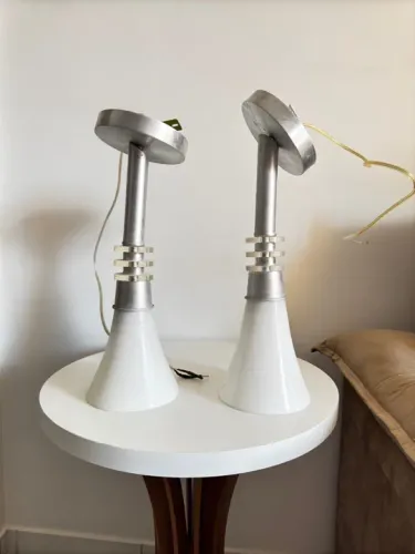 Duas Luminárias de teto. 