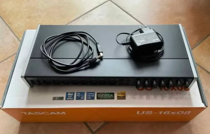 Interface Tascam US-16X08 