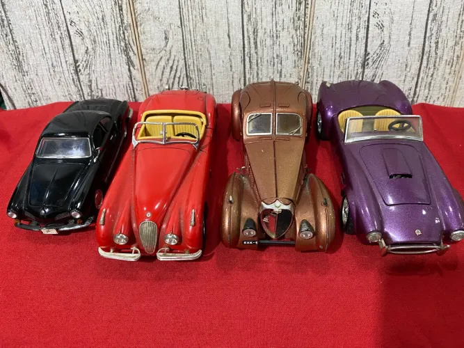Coleção de Miniaturas de Carros Antigos
