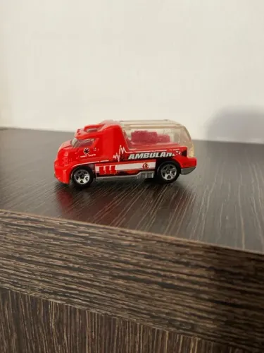 Carrinho Hot Wheels Ambulância