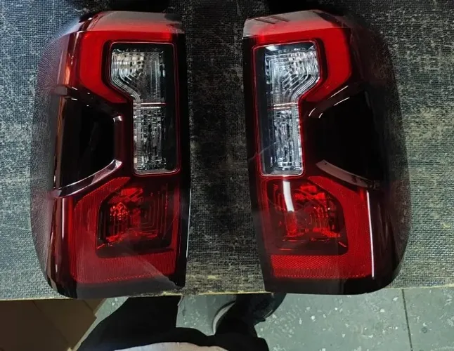 Lanterna Ranger 2025 Limited cada lado