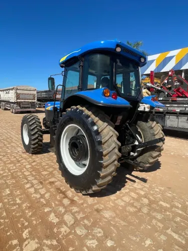 TRATOR AGRÍCOLA NEW HOLLAND 7630 