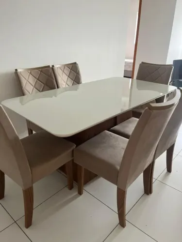 Mesa de Jantar com 6 Cadeiras - Tampo de Vidro - Impecável!
