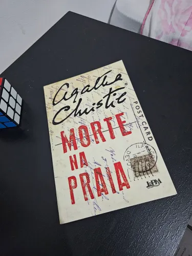 Livro Morte na Praia - Agatha Christie