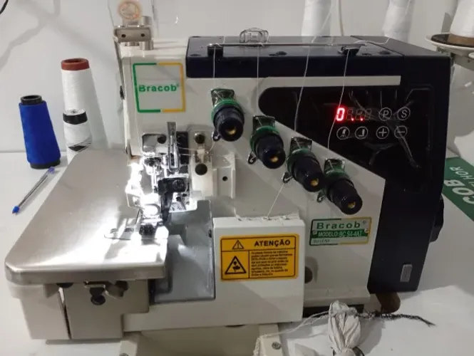 Vende-se Máquina de Costura.
