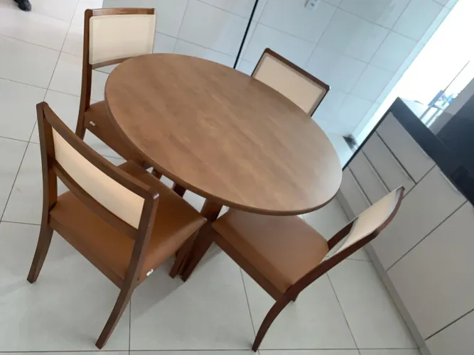 Conjunto de mesa para jantar com cadeiras de madeira maciça