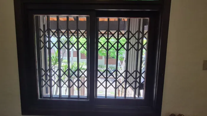 Grade pantográfica 1.50m largura x 1.23m altura